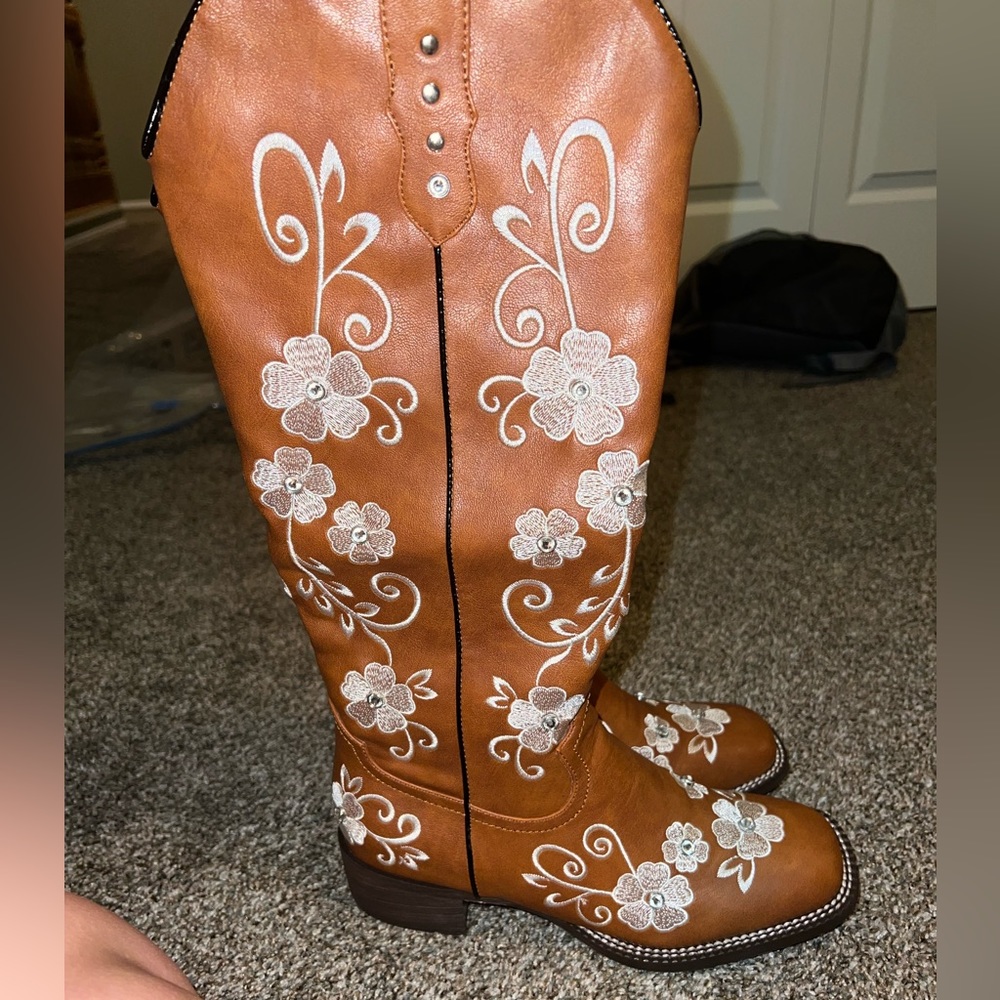 Cowboy boots!! - Picture 2 of 4